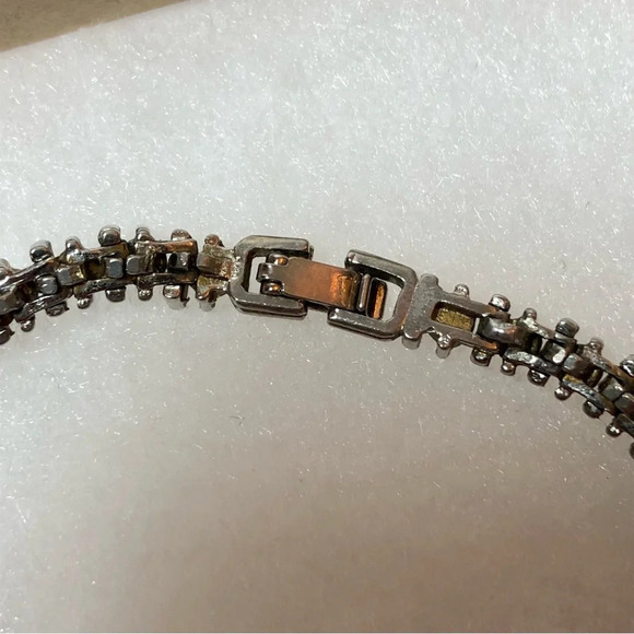Vintage silver-tone tennis bracelet crystals. Substantial weight. Strong clasp. - Picture 7 of 10